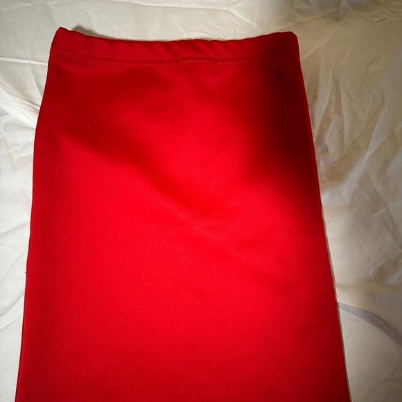 red pencil skirt - Picture 3 of 3